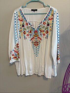 ANDREE BY UNIT White Embroidered V-Neck Tunic with Multicolor Floral Detail